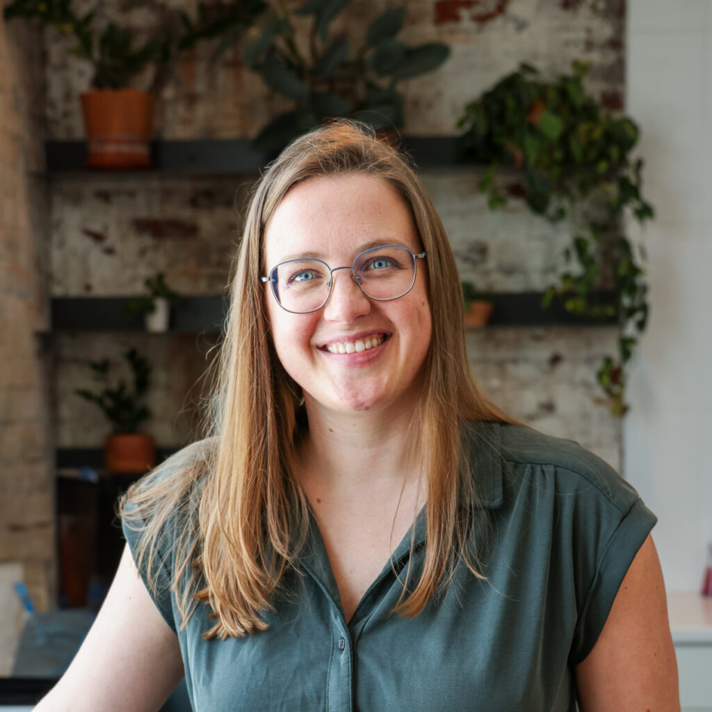 Headshot of creative coach and SEO expert Cami Leisk